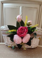 Koszyk wielkanocny z polskiej wybielanej wikliny- zdobiony kwiatami