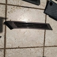 KRATKA LEWA WLOT POWIETRZA KAROSERII SŁUPKA C MERCEDES W201 190 2016980189