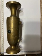 stary wazonik z mosiądzu z wtopionymi oczkami z kamienia rytowane zdobienie