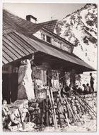 Tatry Schronisko PTTK Dolina 5 Stawów narciarze 1975r. Wirnik Schroniska