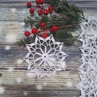 Śnieżynki szydełkowe, zawieszki na choinkę bombki wzór 5