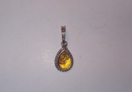 zawieszka z żółtym bursztynem-kropelka