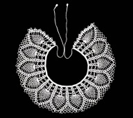 KOŁNIERZYK - szydełkowy, wewnętrzna krawędź 46cm, szerokość 10cm