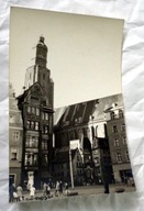 Wrocław Rynek z widokiem na wieżę kościoła - fotografia - lata 50' .