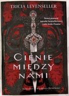 Cienie między nami - Tricia Levenseller