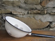 PRL - Stary Emaliowany DURSZLAK z rączką_WYSTRÓJ