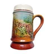 Ceramiczny kufel Ditmar Urbach zdobiony malowanym reliefem. II połowa XX w.