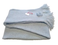 Miękki, błękitny szalik z frędzlami i ozdobnym kwiatkiem, wegański,handmade