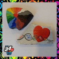 Ręcznie malowane kamyki z motywem 34. Finału WOŚP