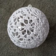 BOMBKA SZYDEŁKOWA RĘCZNIE ROBIONA BIAŁA RĘKODZIEŁO