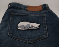 Naszywka Haftowana ŚPIĄCY KOTEK Kicia Deprecha – 10 x 6 cm