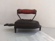 Małe mini żelazko żeliwne stare z podstawką