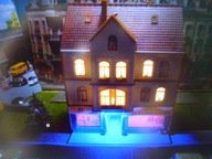 DOM z Witrynami i Oświetleniem LED w H0