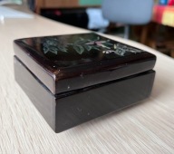 Szkatułka z laki japońskiej czarna masa perłowa motyw roślinny vintage