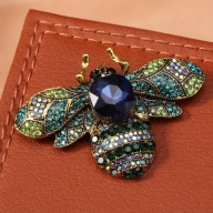 BROSZKA PRZYPINKA PIN PINETS AGRAFKA pszczoła MUSZKA MUCHA KAMIEŃ cyrkonia