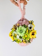 Jajko wielkanocne dekoracyjne z mechatego sznurka i kwiatów, rękodzieło