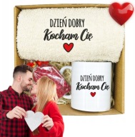 ZESTAW PREZENTOWY NA WALENTYNKKUBEK RĘCZNIK CZEKOLADA PREZENT UPOMINEK