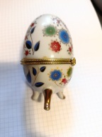 Porcelanowe jajko pudełko w stylu Faberge