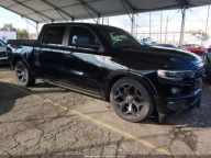 RAM 1500 5.7 HEMI 401 KM, 4x4, Limited, mild hybrid, ze slonecznej Kalifor