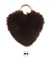 Brelok puchaty zawieszany Serce ciemny brąz