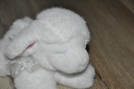 pluszak maskotka śpiąca owieczka owca Eden