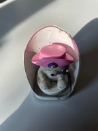 Figurka misia Nan w różowym kapeluszu