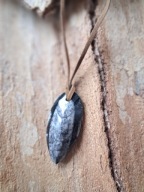 Wisiorek zawieszka łodzik ortoceras skamielina rzemień