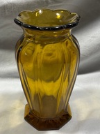 Szklany wazon w miodowym kolorze