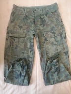 Spodnie wojskowe plus dwie pary rękawiczek.