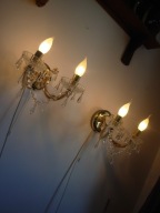 LŚNIĄCE DELIKATNE KINKIETY KRYSZTAŁOWE LAMPKI