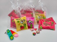 Upominek na dzien kobiet dla dziewczynki, zdrowe przekąski + biżuteria