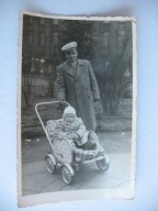 CHORZÓW DZIECKO W WÓZKU WÓZEK stare FOTO