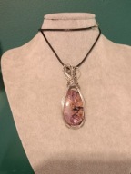 Śliczny wisior z czaroitem