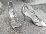 SHOE BOX nr 42/8UK srebrne eleganckie sandały na szpilce cyrkonie
