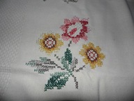 DUŻYBEZOWY OBRUS Z HAFTEM KRZYZYKOWYM DO DOKONCZENIA KWIATY - 105 X 110 CM