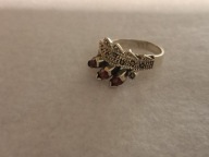 Śliczny pierścionek z granatami i markazytami ze srebra