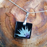 Zawieszka z żywicy i goździka kamiennego