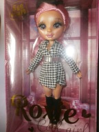 Lalka ROXIE Cool Girl ELEFUN różowe włosy, płaszcz w kratę
