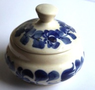 Włocławek pojemnik kuchenny fajans ręcznie malowany w kobaltowe kwiaty PRL