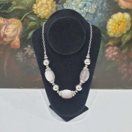 Masywny naszyjnik na rzemieniu, duże korale, styl artystyczny 57 cm