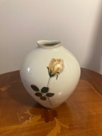 Wazonik porcelanowy kulisty – róża, złocony rant, vintage