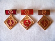 Zestaw medali "Aktywista pracy socjalistycznej" DDR.