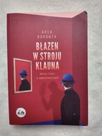Błazen w stroju klauna Arek Borowik