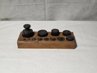 Stare odważniki mosiężne, oraz stalowe 1g-0.5kg w drewnianym etui