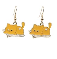 Kolczyki z kotem na notatkach