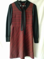 Sukienka czarna w czerwoną kratkę z długimi rękawami - S