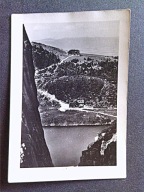 KARKONOSZE Fragment Małego Stawu ze schroniskami 1953