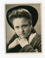 NOWY SĄCZ - PORTRET KOBIETY W ATELIE