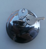 KOREK WLEWU PALIWA ZBIORNIK 2 KLUCZYKI FSO WARSZAWA M20 GARBUSKA