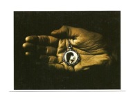 Pocztówka - Jan Saudek, Medalion na dłoni albo Wspomnienie